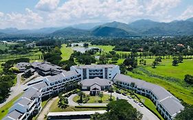 Sir James Resort